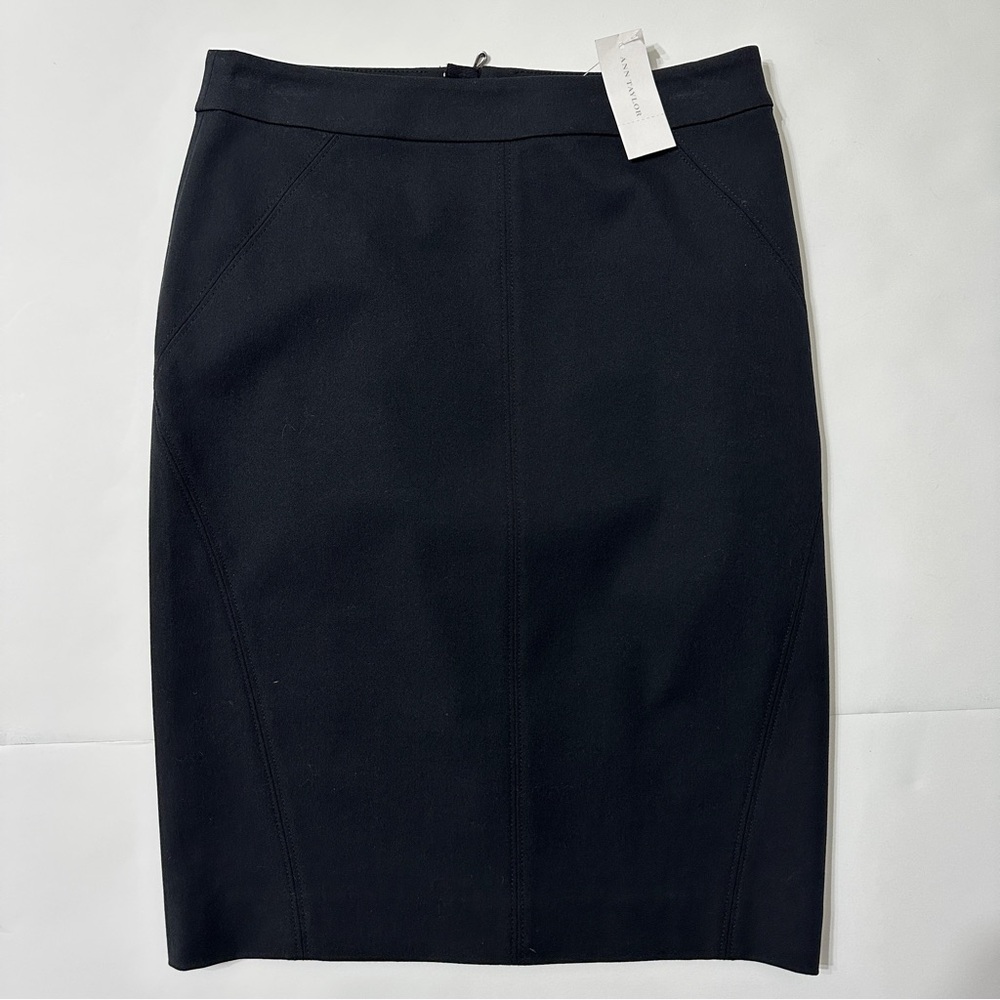 NWT ANN TAYLOR STRETCH PENCIL SKIRT.
